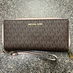 Micheal Kors wallet